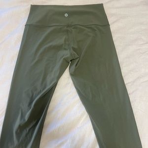 Like New Lululemon Wunder Under Leggings